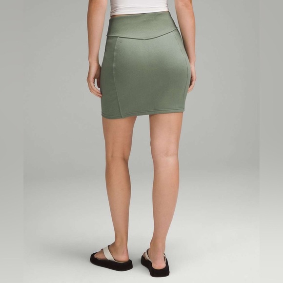Lululemon Scuba High-Rise Mini Skirt - Picture 2 of 6